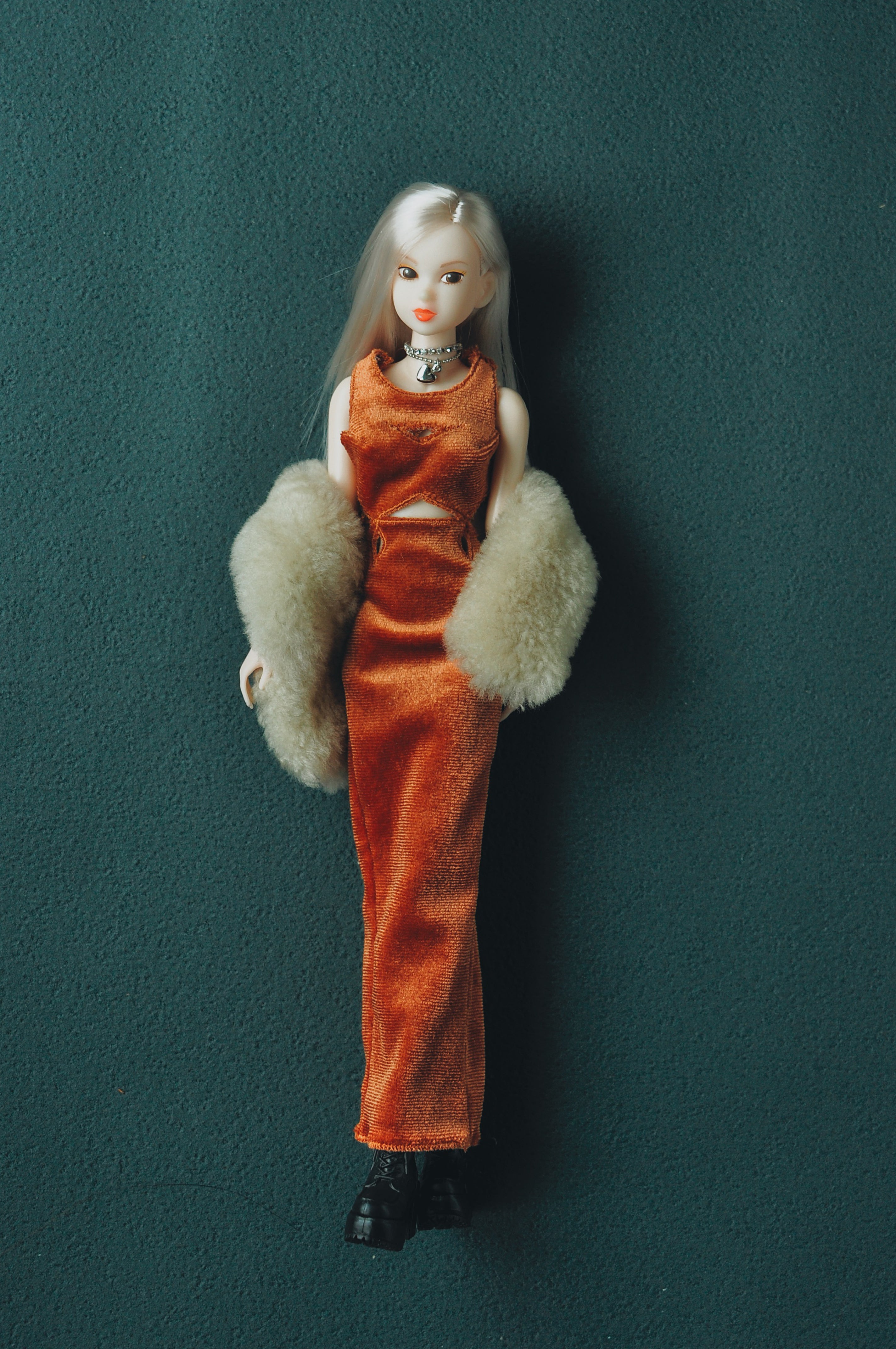 镂空丝绒连衣裙