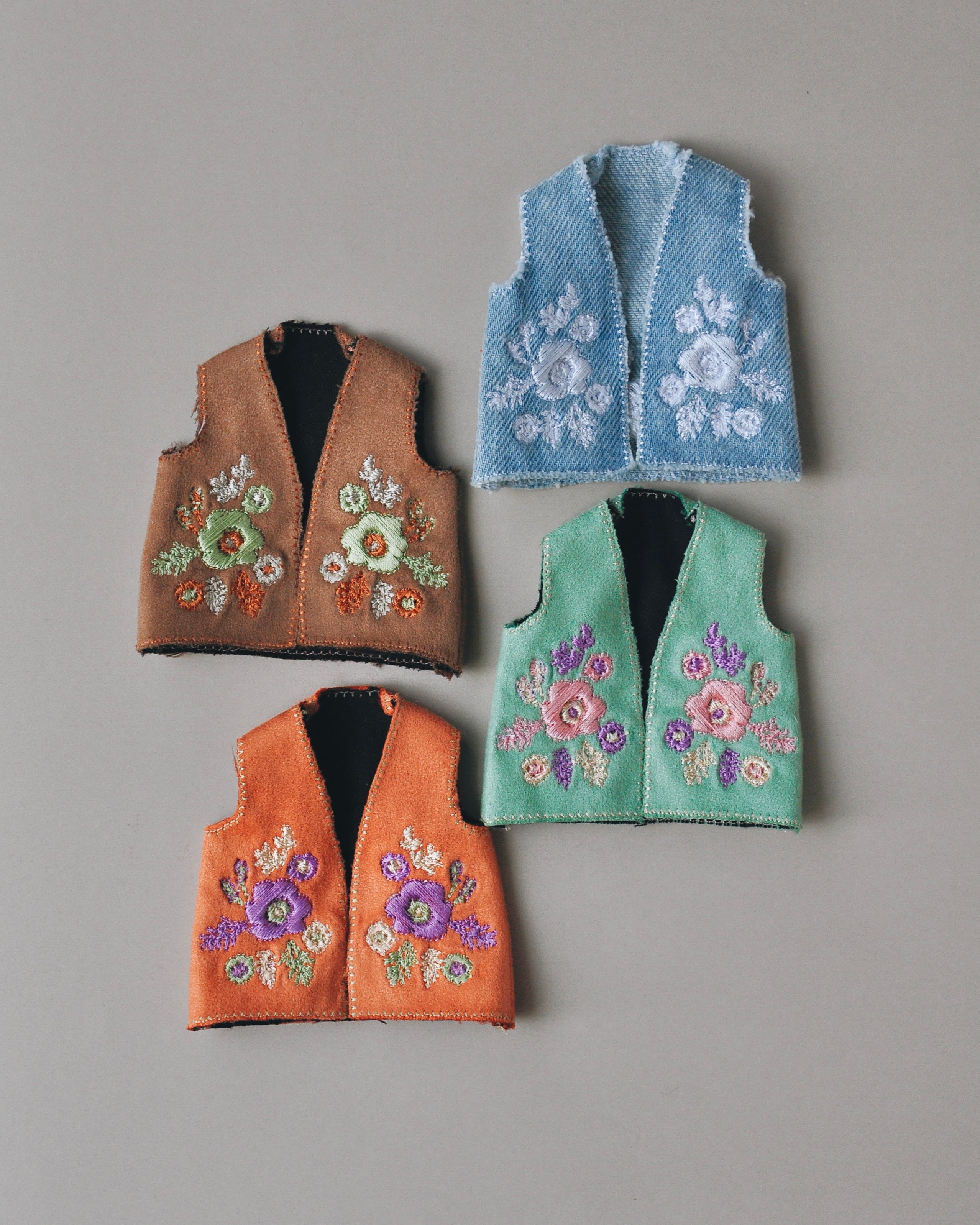 Petit Luxe -Embroidered vest-