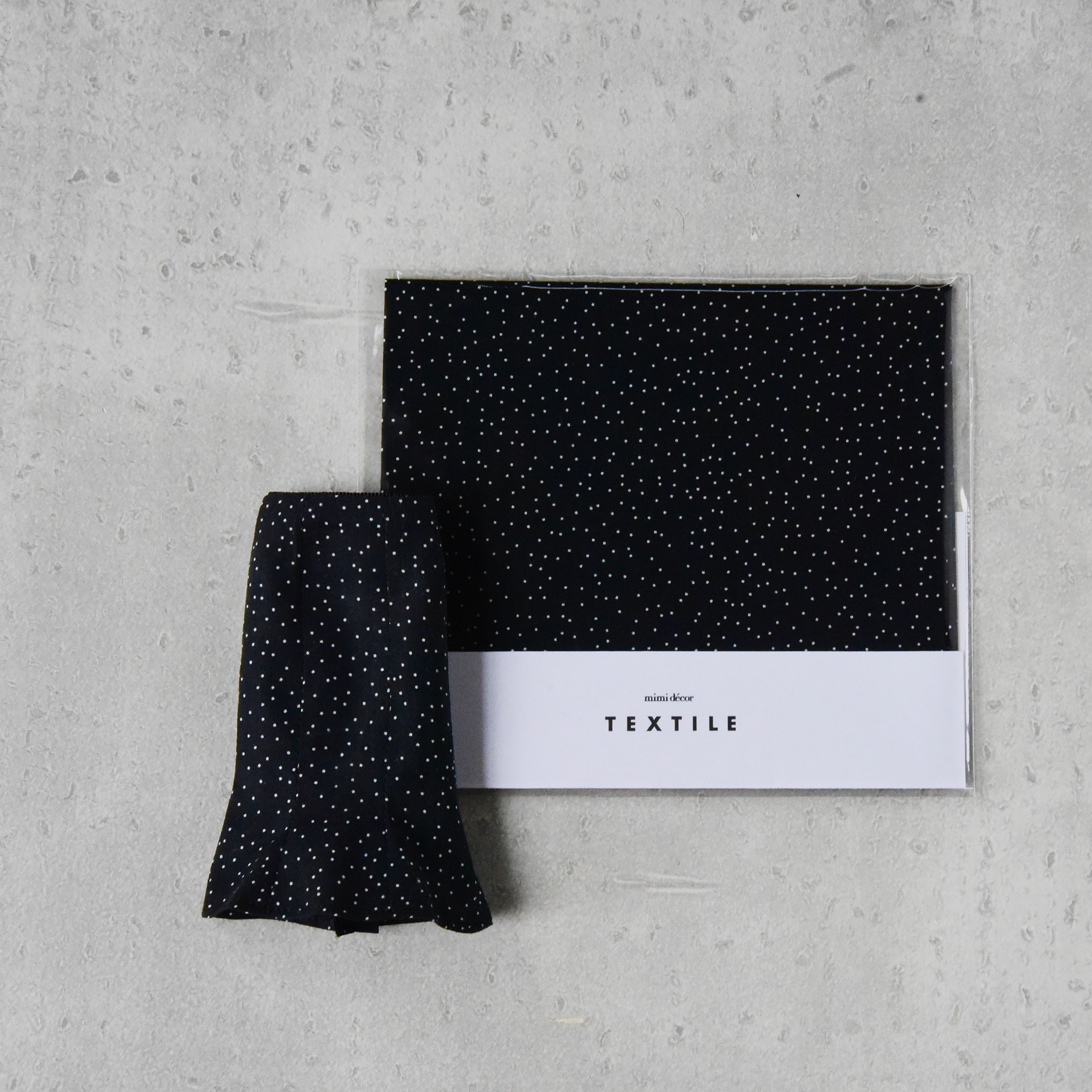 Particle Dot -black-